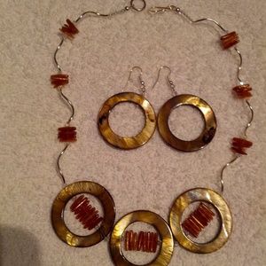 Necklace/earnings set